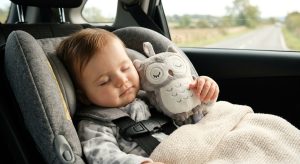 Tommee Tippee - GroFriend, Peluche musicale de voyage - Détails Ollie la Chouette et Pippo le Panda